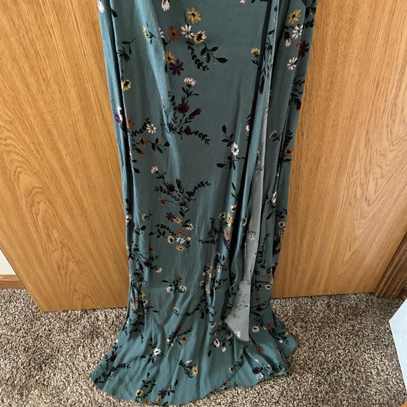 Vicidolls olivaceous long dress with slit - Picture 5 of 5